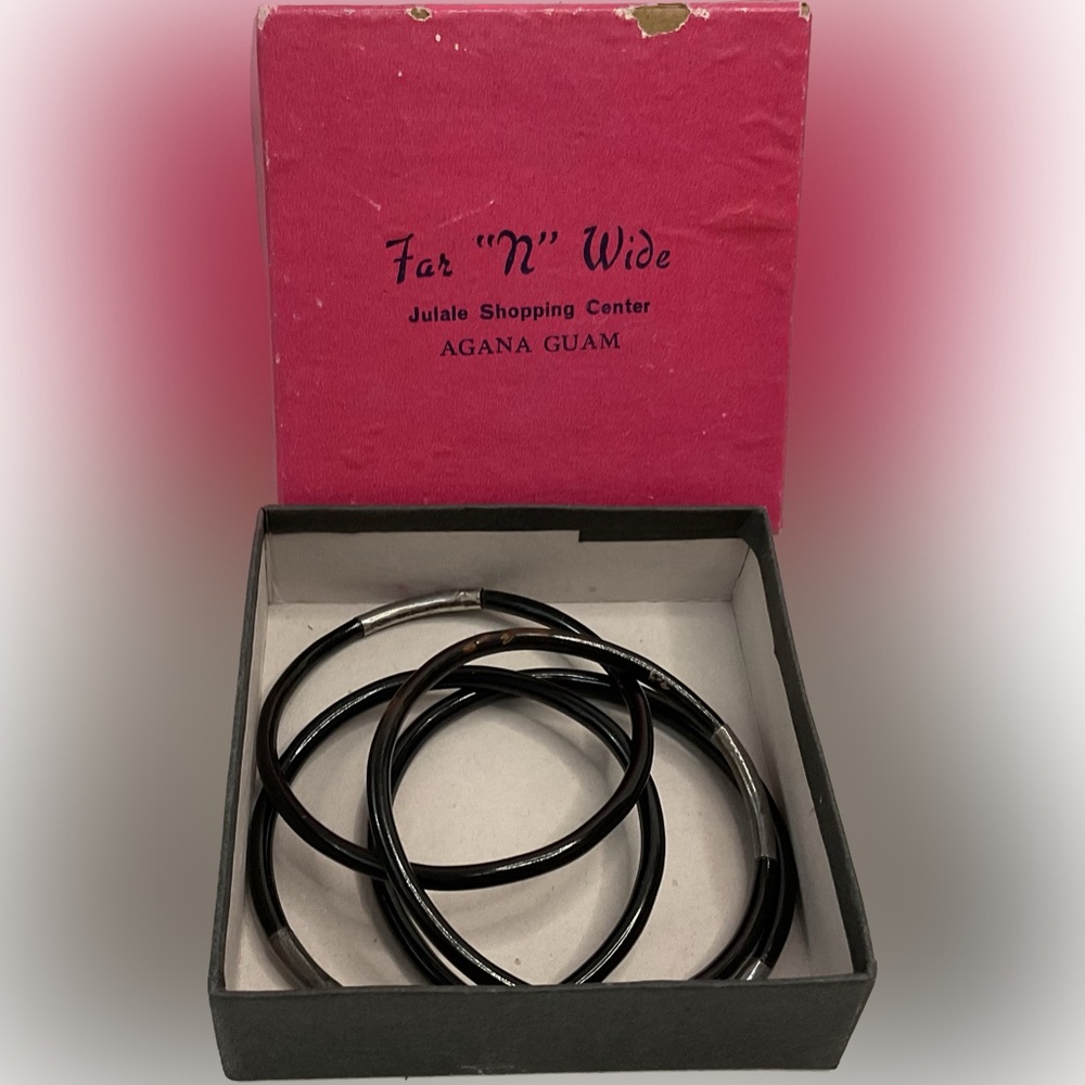 Set of 4 black & silver vtg bangle bracelets from the Philippines or Guam c1960s
